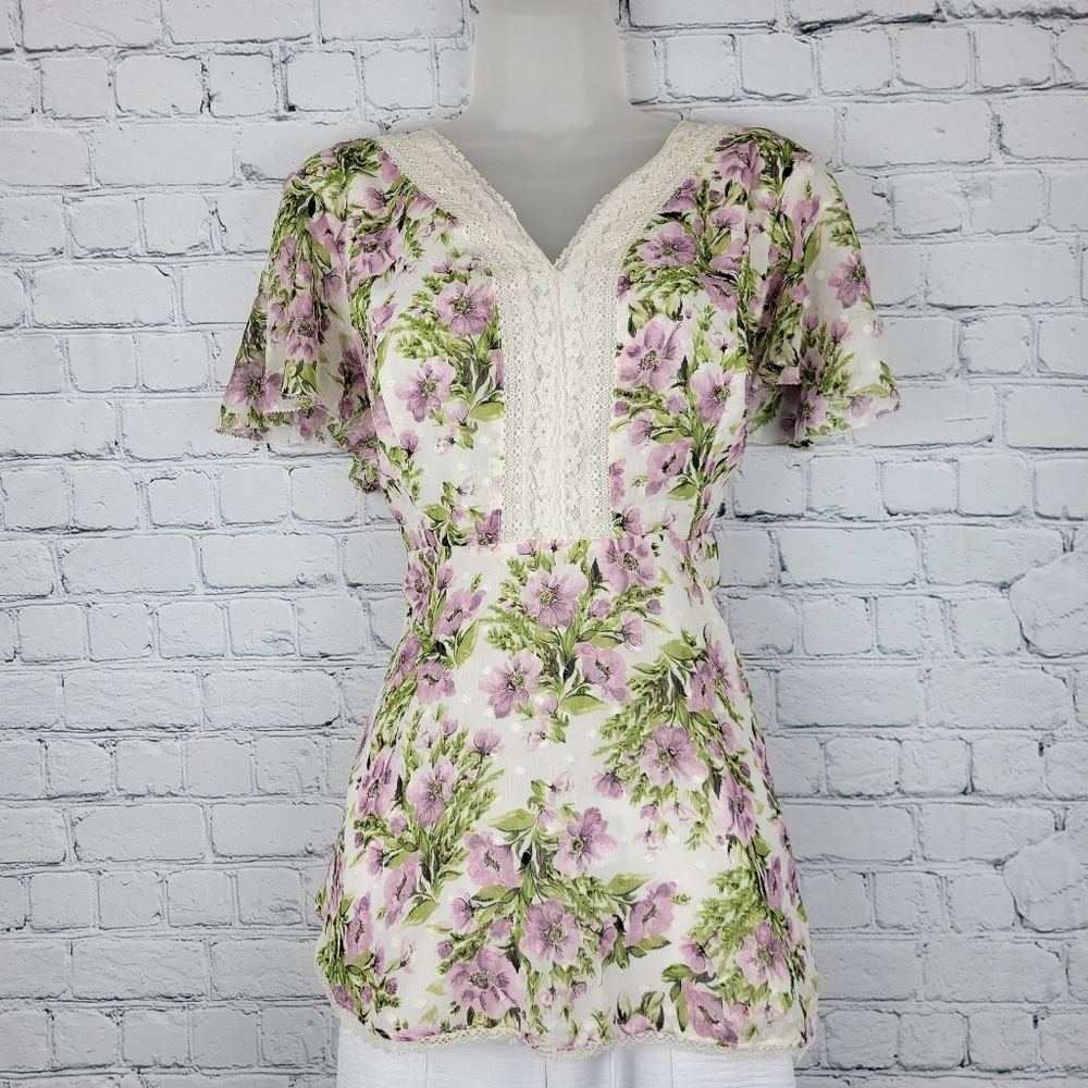 Torrid Size 0 Floral Lace Trim Top